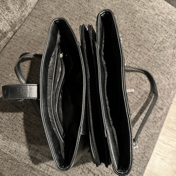 Guess shoulder tote black, with 3 compartment, middle zipper - Picture 4 of 5